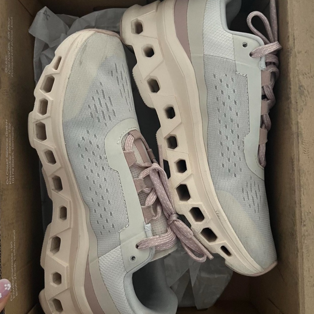 ON running sneakers like new !